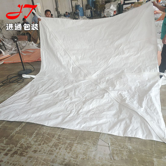 港口(kǒu)裝魚(yú)3噸吊(diào)袋