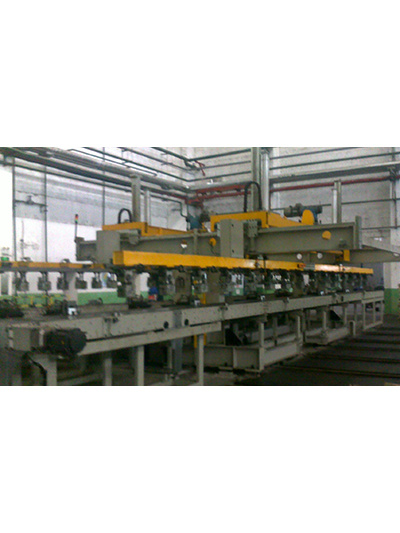 山東(dōng)時風汽(qì)車縱梁(liáng)液壓機(jī)上下料(liào)