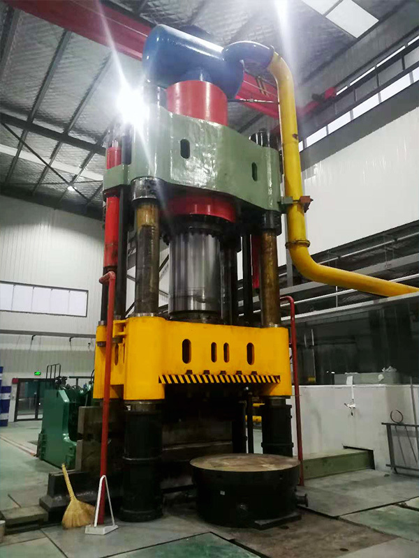 1600T鍛(duan)造液壓機-洛陽科(kē)品