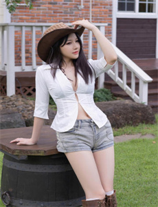 撕开她的衣服撕光版