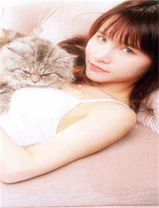 庭院里的女人